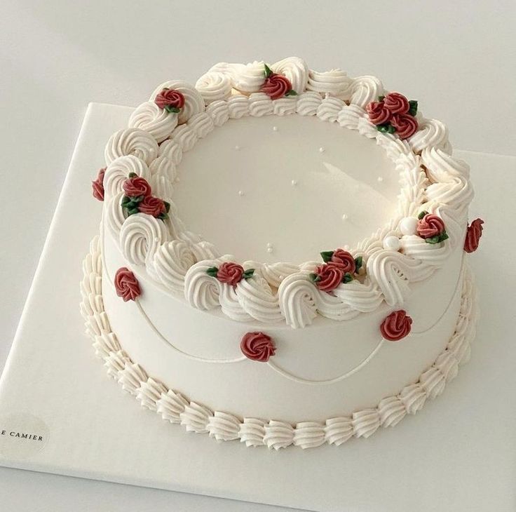 creds to owner. Decor Cake, Cake Decor, Cake Decorating, Roses, Cake, Red, White, Design