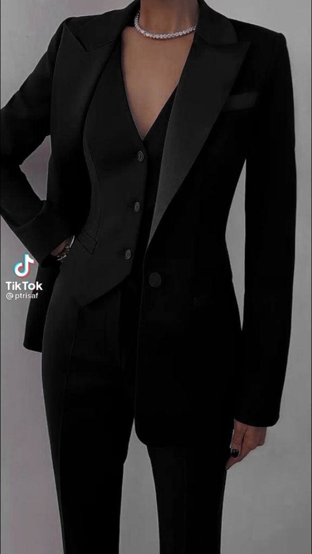 Woman In Suit, Mode Zara, Woman Suit Fashion, Professional Outfits, Fancy Outfits, Edgy Outfits, Suit Fashion, Elegant Outfit, Classy Outfits