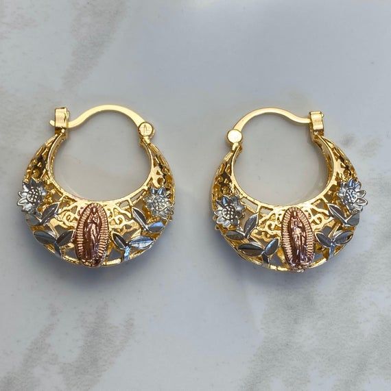 Mexican Jewelry Gold Earrings, Gold Mexican Earrings, Mexican Gold Earrings, Mexican Jewelry Gold, Catholic Earrings, Spanish Aesthetic, Tanishq Jewellery, Fashion Jewelry Necklaces Gold, La Jewelry