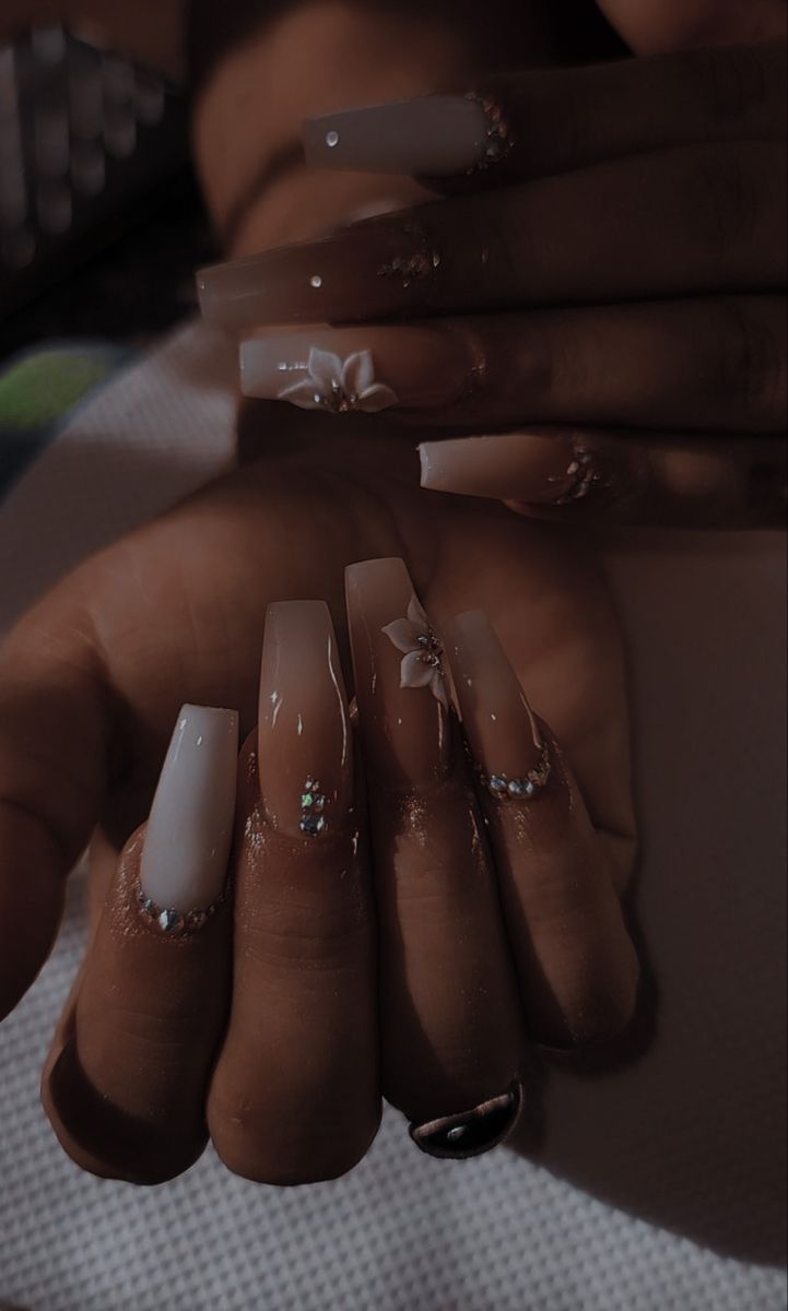 Black Nail Astetic, Mafia Wife Nails, Mafia Nails Aesthetic, Maddy Euphoria Nails Black, Dark Nail Asthetics, Mafia Weeding Aesthetic, Black Bridal Nails, Mafia Wedding Aesthetic, Mafia Nails