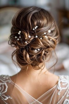 Winter Wedding Hairstyles, Morning Before School, Intricate Hairstyles, Venus Of Willendorf, Winter Wedding Hair, Friends Hair, Before School, Chic Brides, Grooming Tips