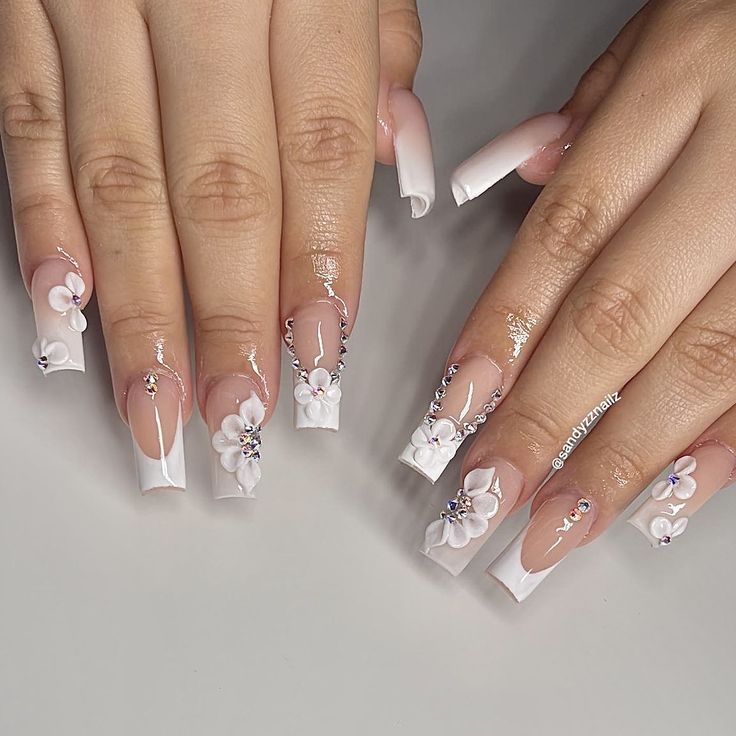 White Nails With Gold, Quince Nails, Red Acrylic Nails, Colored Acrylic Nails, Girly Acrylic Nails, French Tip Acrylic Nails, Simple Acrylic Nails, Short Square Acrylic Nails, Acrylic Nails Coffin Pink