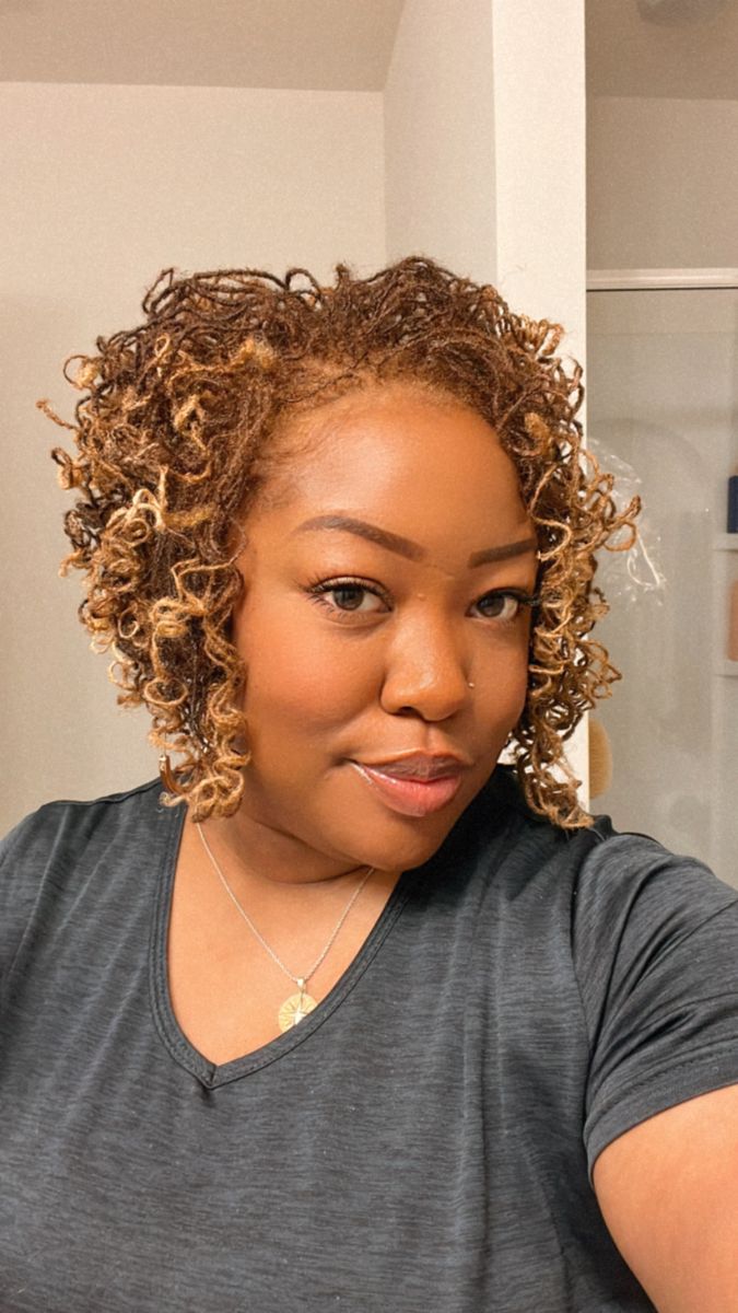 Sisterlocks cut into Asymetrical Bob Ginger Blonde. Cut/Color by Christina at Taji Natural Hair Salon, Raleigh location. Hair Styles For Microlocs, Colored Sisterlocks Black Women, Sisterlock Bob, Ginger Sisterlocks, Blonde Sisterlocks, Sisterlocks Color, Colored Sisterlocks, Tortoise Shell Hair Color, Sisterloc Styles