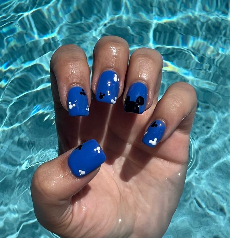 Disney Nails Blue, Disney Cruise Nails Design, Blue Disney Nails, Summer Disney Nails, Disney Cruise Nails, Cruise Nail Ideas, Nails For Disney, Disney Themed Nails, Mouse Nails