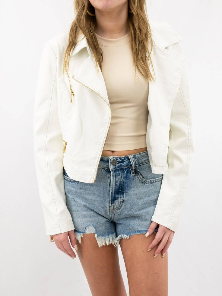 white leather jacket on model with shorts Lawyer Fits, Best Leather Jackets, Leather Moto, Leather Moto Jacket, Nice Leather, Moto Jacket, Outerwear Women, Lawyer, White Leather