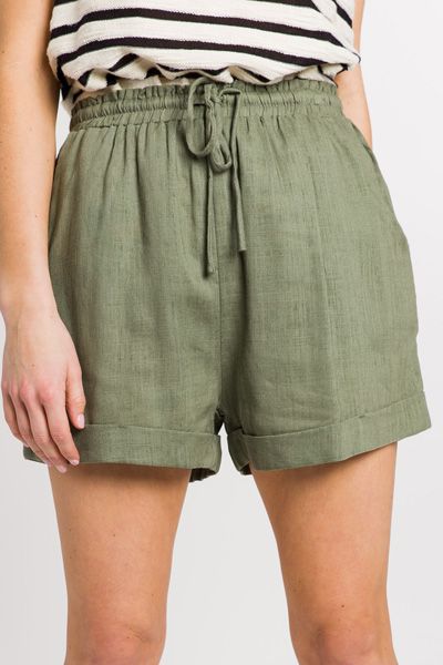 Blue Linen Shorts Outfit Summer, Olive Linen Shorts Outfit, Casual Linen Shorts For Spring, Casual Linen Shorts For Day Out, Trendy Linen Short Bottoms, Trendy Linen Shorts, Trendy Short Linen Bottoms, Trendy Linen Shorts For Summer, Relaxed Solid Color Shorts For Spring