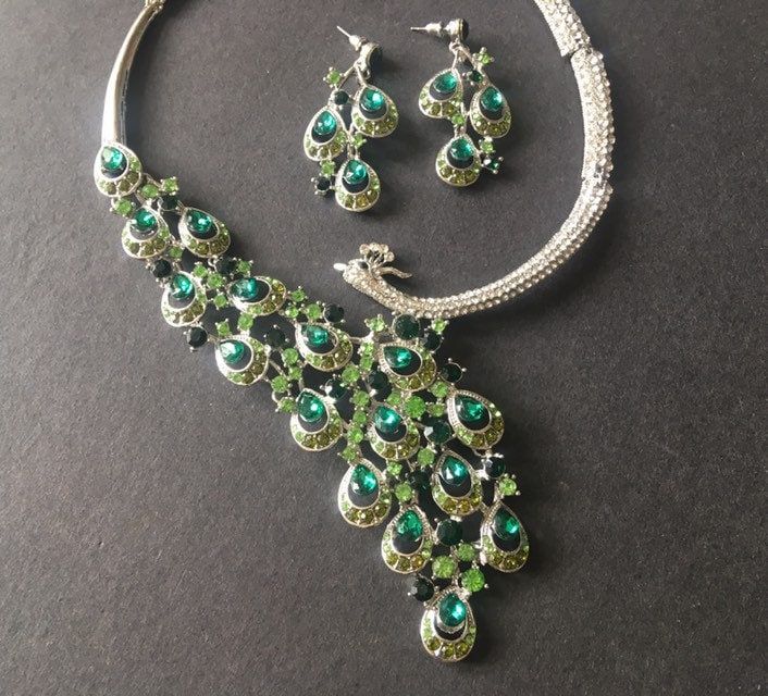 Emerald bridal necklace set, emerald prom necklace, peacock jewelry, crystal necklace, wedding bridal necklace, green wedding jewelry set by weddingvalle on Etsy Emerald Prom, Green Wedding Jewelry, Green Necklace Set, Wedding Choker Necklace, Green Crystal Necklace, Prom Necklace, Emerald Green Necklace, Peacock Jewelry, Jewelry Emerald