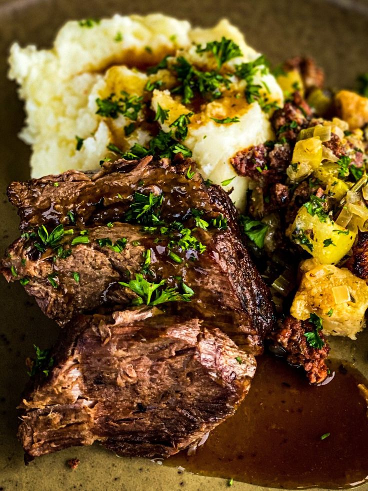 steak, mashed potatoes and gravy on a plate