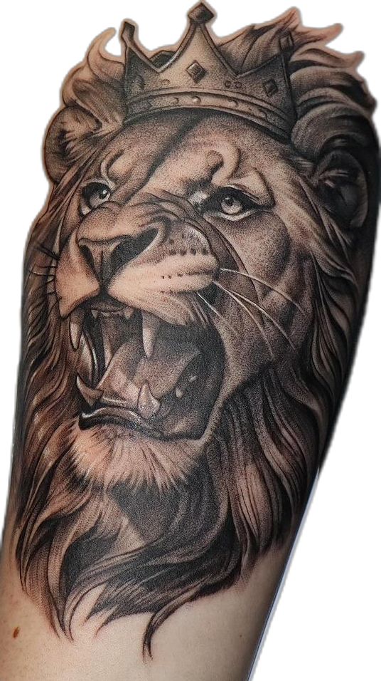 a lion with a crown on his head and it's teeth are shown in this tattoo