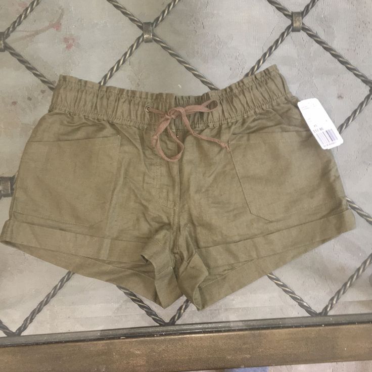 Forever 21 Khaki Linen Shorts Trendy Khaki Shorts For Summer, Khaki Shorts For Vacation, Khaki High-waisted Summer Shorts, Khaki High-waisted Shorts For Summer, Summer Khaki Shorts, Summer High-waisted Khaki Shorts, Khaki Summer Shorts, Trendy Khaki Shorts For Day Out, Trendy Beige Shorts For Beach Season