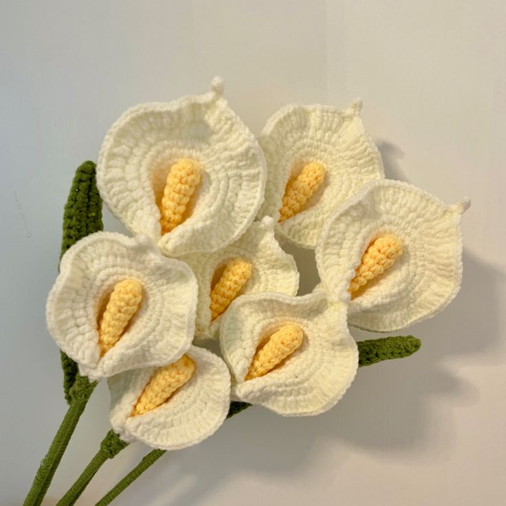 Crochet calla lily bouquet Calla Lily Crochet, Crochet Flower Top, Calla Lily Bouquet, Yarn Bracelets, Lily Bouquet, Paper Candy, Flower Top, Fun Crochet, Top Ideas