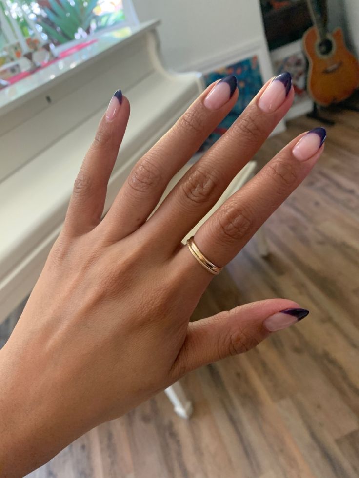 All Blue French Tip Nails, Dark Blue Nails Tips, Purple And Navy Blue Nails, Almond French Tip Nails Color Winter, Short Navy French Tip Nails, Navy French Tip Nails Chrome, Navy Blue French Tips Nails, Navy Blue French Tips Almond, Short Almond Nails Navy Blue