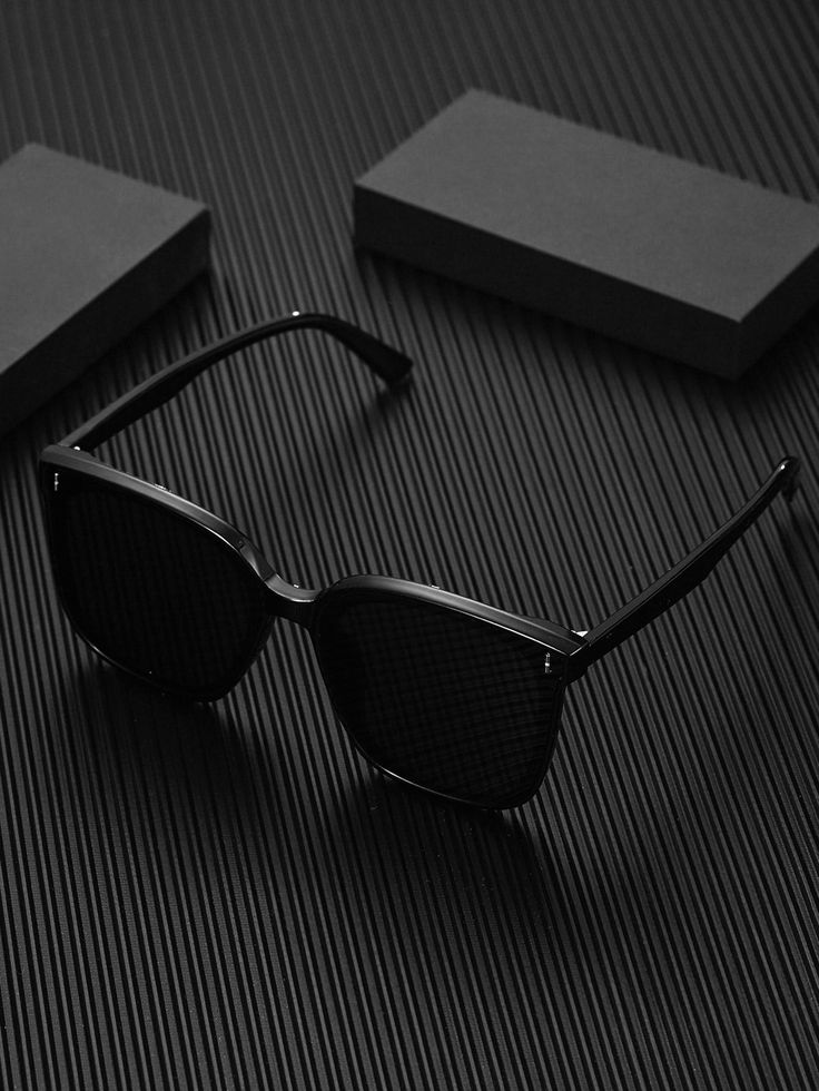 Expertly designed for the modern man, Jovan Sunglasses™️ offer a sleek and stylish squared frame for a contemporary look. Made with high-quality materials, these sunglasses provide both functionality and fashion, making them a must-have accessory for any wardrobe. **************** Specifications **************** Color: BlackShape: OversizedMaterial: PCMagnetic: No Temple Length Bridge Lens Height Lens Width 5.7 inch 0.5 inch 2.1 inch 1.9 inch Casual Square Sunglasses For Everyday, Casual Square Sunglasses With Polarized Lenses, Casual Black Square Frame Shield Sunglasses, Matte Black Square Frame Sunglasses For Summer, Sleek Shield Sunglasses With Square Frame And Gradient Lenses, Matte Black Summer Sunglasses With Square Frame, Sleek Shield Sunglasses With Square Gradient Lenses, Sleek Shield Sunglasses With Gradient Lenses, Sleek Square Shield Sunglasses With Gradient Lenses