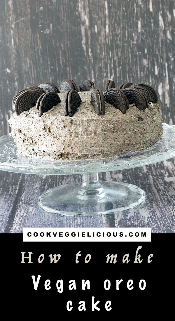 how to make vegan oreo cake on a glass plate with text overlay