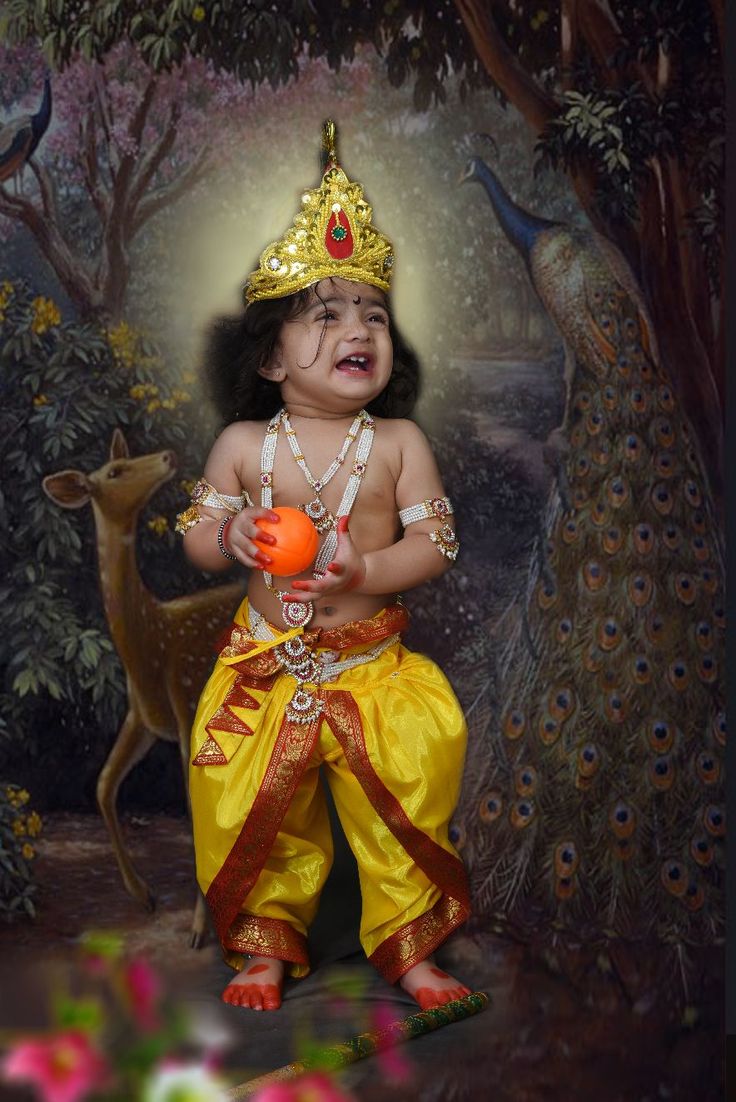 Krishna Dress For Baby Girl, Krishna Cute, Yashoda Krishna, Baby Bouquet, Childhood Memories 90s, Shri Hanuman, Baby Pic, Easy Love Drawings, Baby Shoot