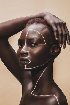 Draping Blush Makeup, Editorial Makeup Black Model, Geometric Makeup Looks, White Line Makeup, Body Paintings Female Photoshoot, Creative Beauty Shoot, Geometric Makeup, Contemporary Makeup, Line Makeup