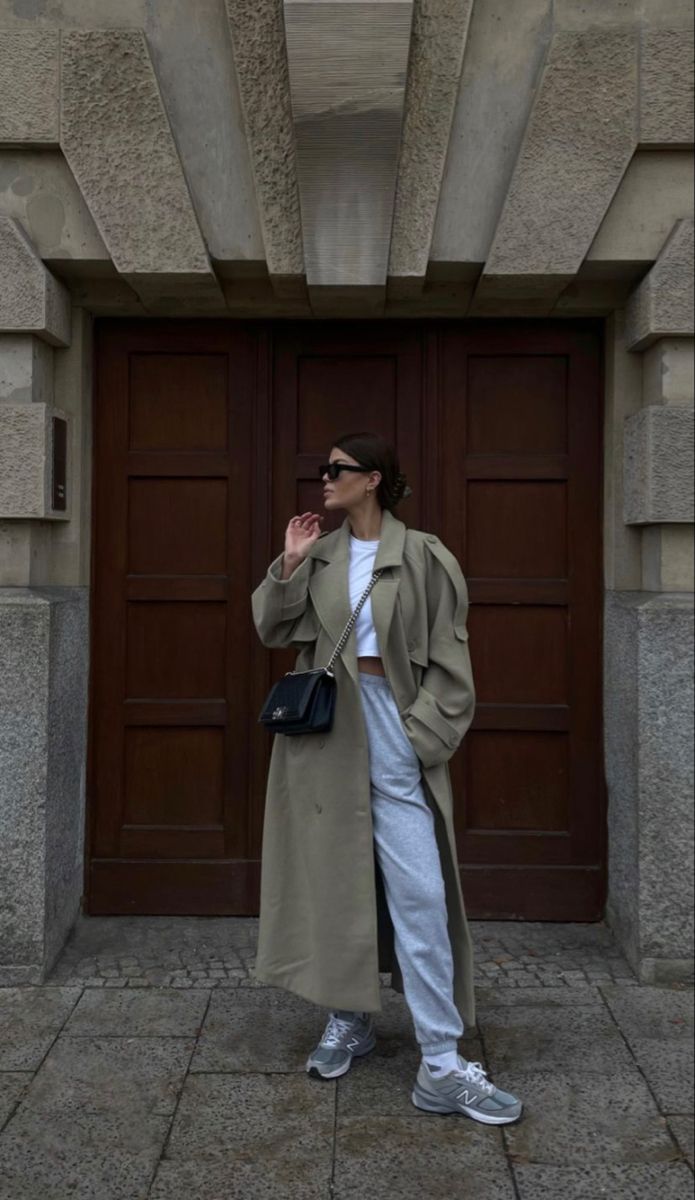 Japan Outfits, Trench Coat Outfit, Coat Outfit, Aesthetic Inspiration, Instagram Beauty, Style Aesthetic, Inspiration Fashion, Photography Instagram, Office Style