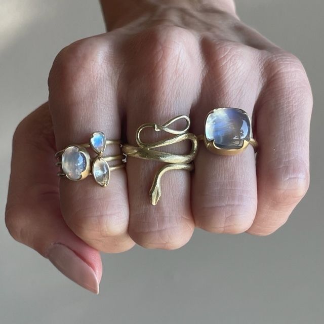 Gabriella Kiss Jewelry, Diy Jewelry Videos, Large Snake, Gabriella Kiss, Moonstone Rings, Largest Snake, European Culture, Diy Wire Jewelry, Snake Ring