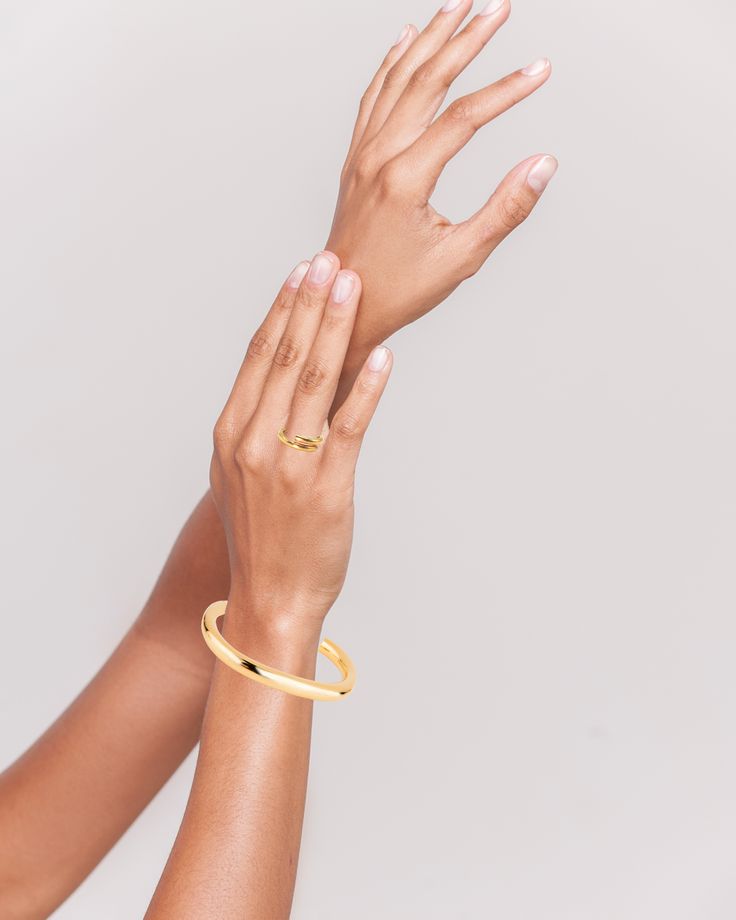 The Loretta Cuff, plated in exquisite 14k gold or silver finish, offers a minimalistic charm. Its versatility makes it a perfect complement to other bracelets. We offer resizing options to ensure the best fit. A timeless classic for your collection. View this post on Instagram A post shared by 𝔹𝕠𝕦𝕟𝕜𝕚𝕥 𝕁𝕖𝕨𝕖𝕝𝕣𝕪 (@bounkitnyc) Timeless Adjustable Cuff Jewelry, Elegant Open Band Bangle Gift, Chic Open Band Jewelry For Gifts, Everyday Tarnish Resistant Cuff Bangle, Timeless Gold-plated Bangle Bracelet, Timeless Gold Cuff Bracelet With Polished Finish, Elegant Gold Stackable Cuff Bracelet, Timeless Gold Plated Bangle Bracelet, Everyday Gold Timeless Cuff Bracelet