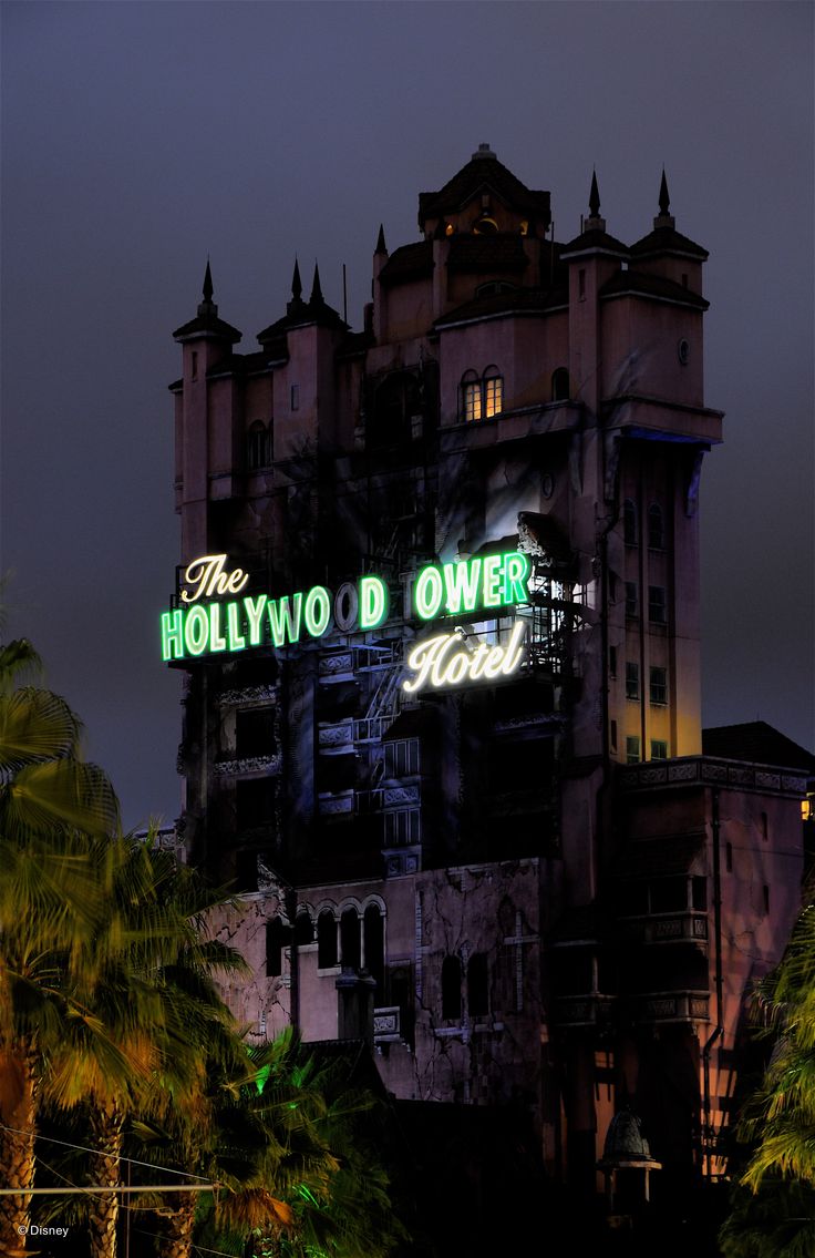 the hollywood tower hotel is lit up at night