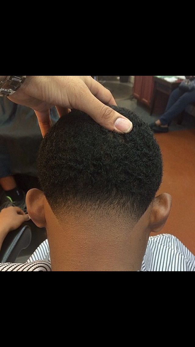 Afro Hair Fade, Black Man Haircut Fade, Hairstyles For Boys, Waves Hairstyle Men, Taper Fade Short Hair, Fade Haircut Curly Hair, Man Haircut, Taper Fade Curly Hair, Black Men Haircut