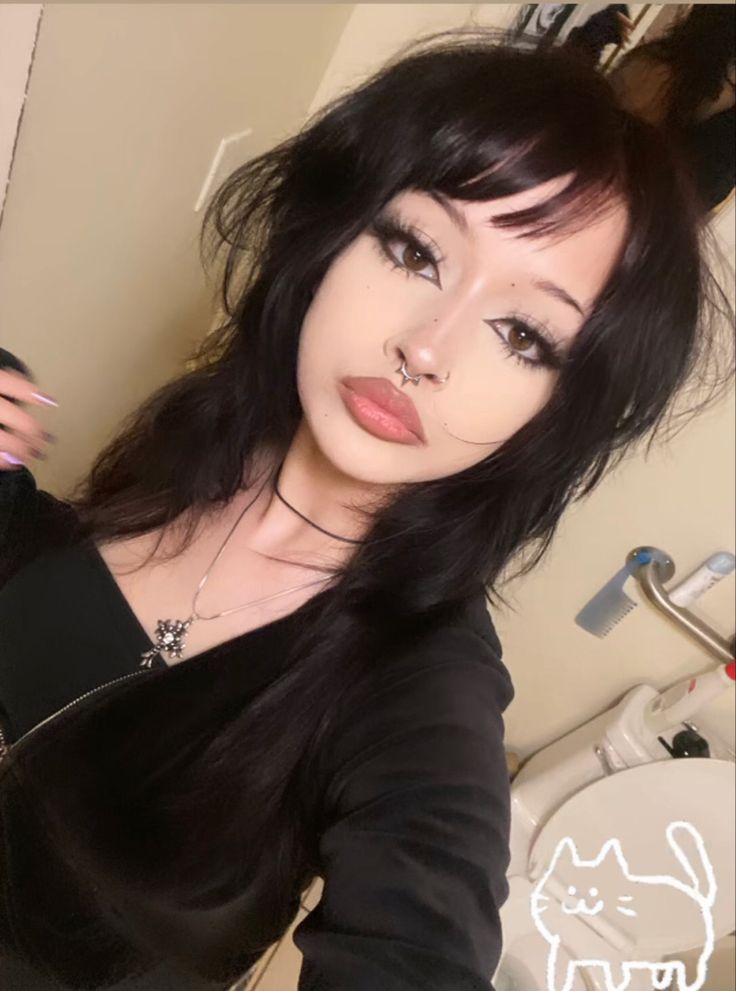 Cute Emo Makeup, Emo Makeup Looks, Y2k Makeup Looks, Dark Makeup Looks, Y2k Makeup, Punk Makeup, Alt Makeup, Alternative Makeup, Cool Makeup Looks