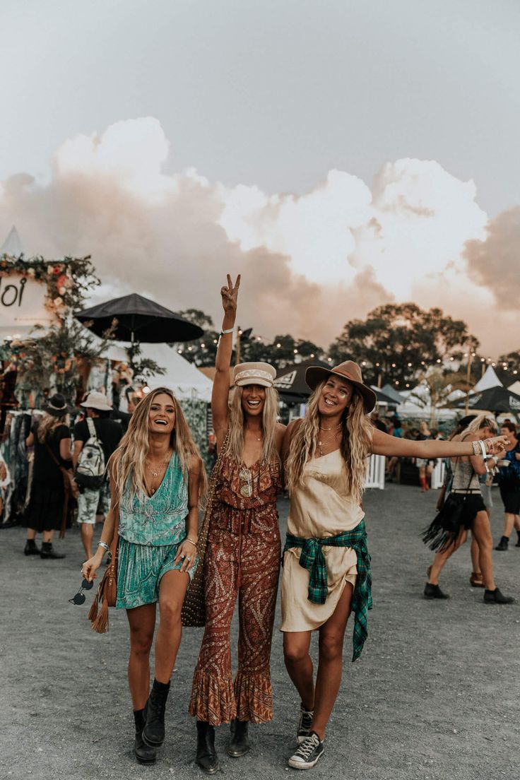 Bohemian Outfits Party Boho, Bohemian Outfits Party, Mode Coachella, Look Da Festival, Hippie Styles, Bohemian Schick, Ibiza Vibes, Look Hippie Chic, Boho Festival Outfit