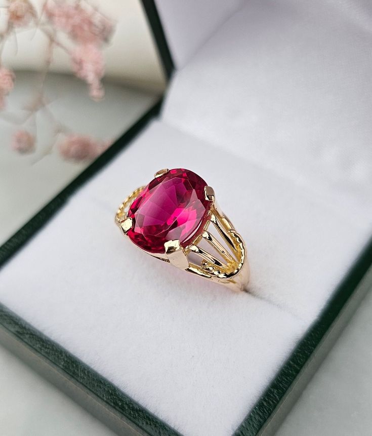 Vintage ring in 18-carat yellow gold set with a synthetic ruby of approximately 4.60 carats. Dimensions of the Ruby: 11 x 9 mm Weight: 4.50 gr - Hallmarks erased. Size 53 - US size 6.5 (Resizing possible, not made by the store) Delivered with box and certificate invoice. Sending in a tracked and secure package. Return within 14 days. Do not hesitate to contact the store if necessary! Shop link: https://www.etsy.com/fr/shop/EtoileGrenat?ref=seller-platform-mcnav Ladies Jewellery, Yellow Gold Setting, Multi Stone Ring, Ruby Ring, Vintage Ring, Multi Stone, Gold Set, Stone Rings, Vintage Rings