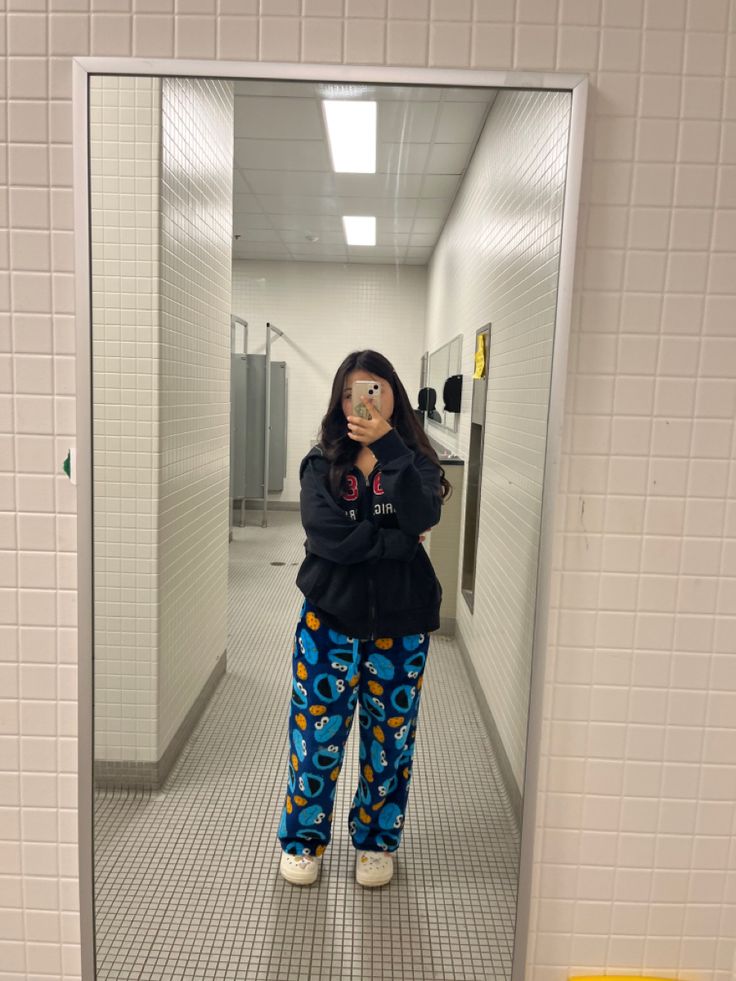 Pajama Day Outfit Ideas, Pajama Day School Outfits, Cute Pjs Outfits For School, Pajama Fits For School, School Pajama Day Outfits, Bummy Outfits For School Lazy Days, Pjs Outfits For School Baddie, Pj Fits For School, Aesthetic Pajama Outfit Comfy