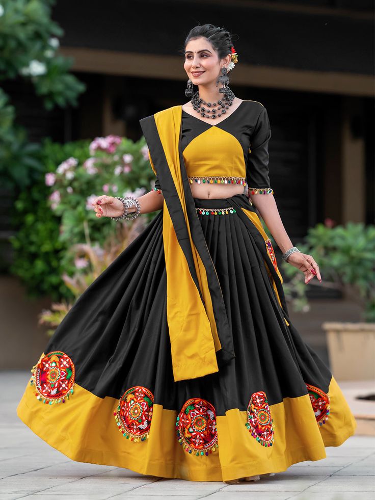 Gamthi Work, Navratri Lehenga, Lehenga Crop Top, Mirror Work Lehenga, Cotton Lehenga, Lehenga Choli Wedding, Floral Lehenga, Navratri Chaniya Choli, Party Wear Lehenga Choli