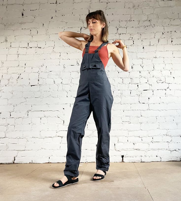 "Cotton Workwear Dungarees Overalls Grey Blue - Unisex - Vintage - Various Sizes Sold out of your size? We design dungarees too >> https://www.etsy.com/uk/listing/846845499/workwear-dungarees-french-cotton FEATURES -2 adjustable brass buckle straps -2 front pockets -Straight leg cut -Leg is regular length 30-32\" -2 front pockets, each is big enough to fit an average phone. Pocket sizes are 14x16cm. SIZING Model is 5ft 6 tall, hips 35\", chest 34\" and wears size X for your reference.  Leg inseam is approx 30-32\" If unsure on your size, we recommending going up a size. XS: to fit women's UK 8-10 with hips 34-38\" and chest 32-34\" True measurement approx hips 40\". Small: to fit women's UK 10-12 with hips 38-40, chest 32-36\" True measurement approx hips 42-44\". Medium: to fit women's UK Fitted Utility Overalls With Pockets, Fitted Full Length Overalls With Pockets, Fitted Full Length Overalls, Fitted Cotton Overalls With Bib Front, Fitted Cotton Overalls, Fitted Cotton Bib Front Overalls, Fitted Blue Utility Overalls, Fitted Full-length Overalls With Pockets, Denim Blue Washed Utility Overalls