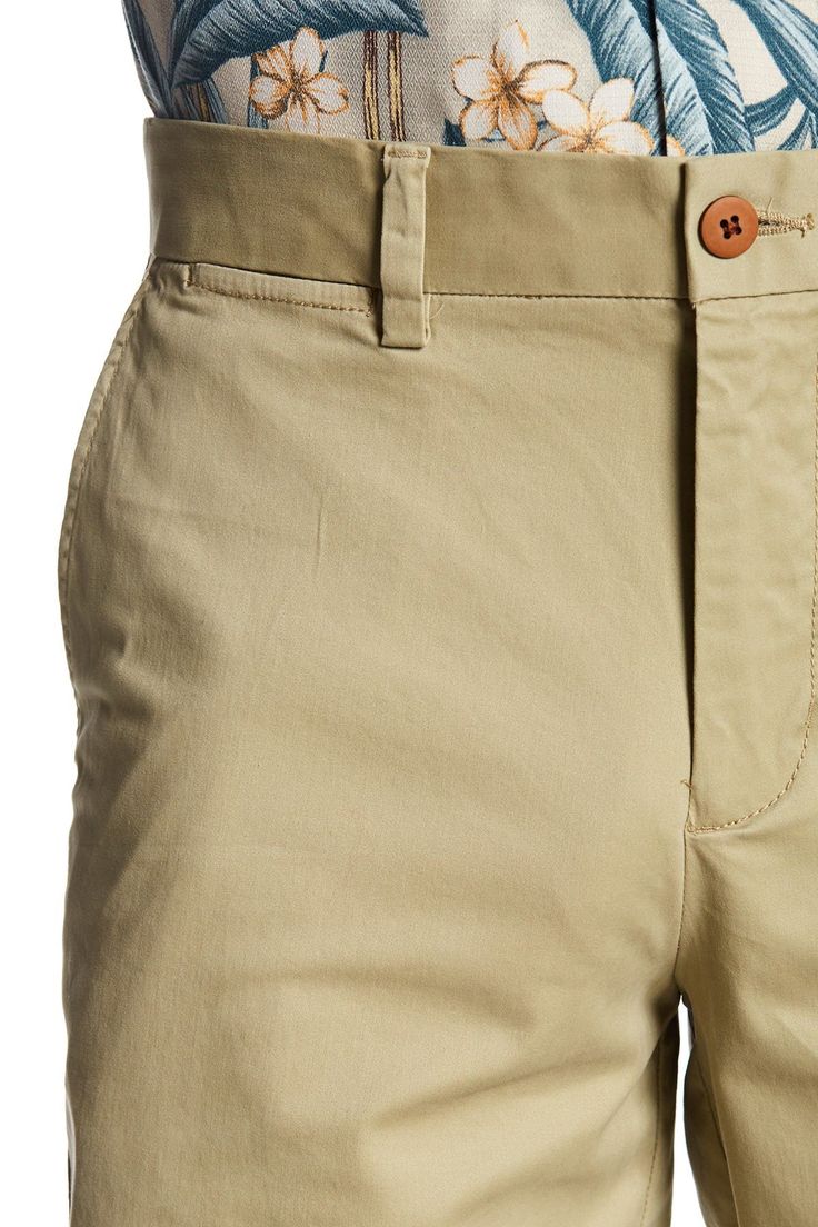 Some cotton blended shorts with a solid colorway offers a casual chic style. Fit: this style fits true to size. Casual Chic Style, Nordstrom Store, Tommy Bahama, Casual Fall, Casual Chic, Nordstrom Rack, Chic Style, Sailing, Khaki Pants