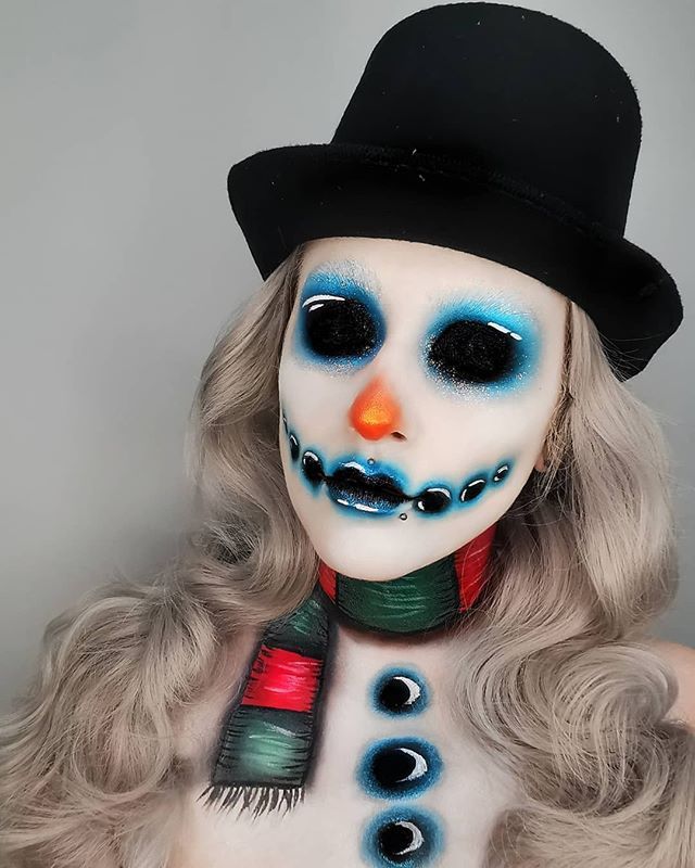 Snazaroo on Instagram: “Do you want to build a snowman? We were frozen (😉) when we saw this look using the Snazaroo White, Pale Blue and Black paints! Thanks to…” Halloween Backgrounds Wallpapers, Halloween Nails 2022, Xmas Makeup, Halloween Makeup Look, Makeup Masterclass, Christmas Eye Makeup, Christmas Makeup Look, Face Paint Makeup, Face Art Makeup