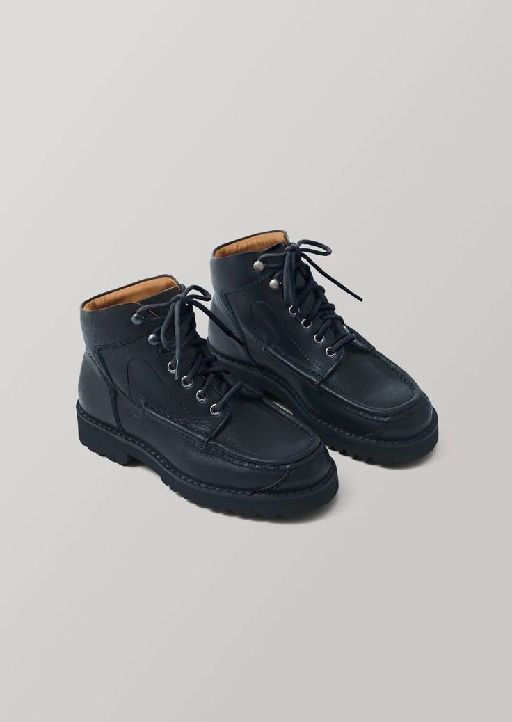 midnight fracap explorer boots Explorer Boots, Vibram Boots, Masc Fashion, Envy Clothing, Simple Clothing, Chelsea Boots Women, Walking Boots, Streetwear Men Outfits, Boots Women