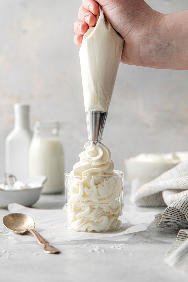 Homemade whipped cream being piped in swirls into a glass dessert cup. Mascarpone Frosting Recipe, Sturdy Whipped Cream Frosting, Stable Whipped Cream, Whipped Cream Pie, Stabilized Whipped Cream Frosting, Cinnamon Roll Frosting, Pudding Frosting, Cream Cheese Sugar Cookies, Whipped Cream Cheese Frosting