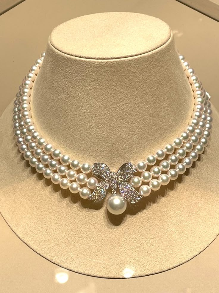 Neck Pieces Jewelry, Fancy Jewelry Necklace, Pretty Jewelry Necklaces, Pearl Jewelry Design, Expensive Jewelry Luxury, Jewelry Set Design, Pearl Necklace Designs, Fancy Jewellery Designs, Luxe Jewelry