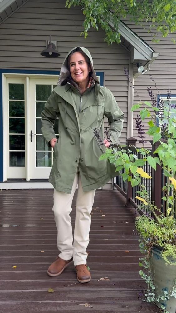 Love versatility? Our All-Season Jacket easily transforms from a warmer lined jacket to a lighter layer. @momtrends shows us how it’s done! Over 60 Winter Fashion, Coldwater Creek Outfits, Short White Hair, Petite Casual, Sewing Hats, Animal Humour, Over 60 Fashion, Alaskan Cruise, Older Women Fashion