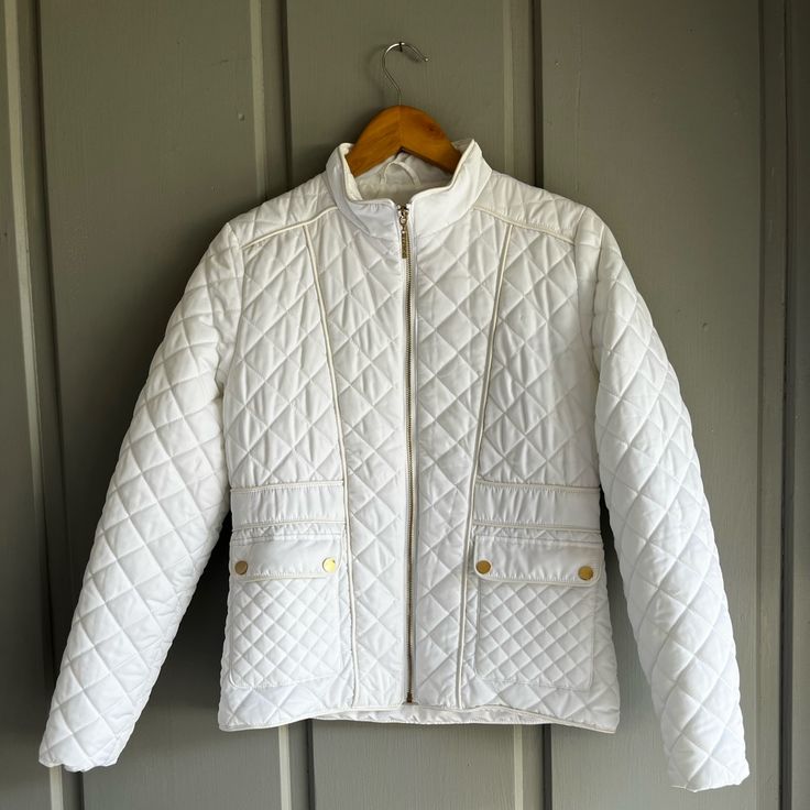 Beautiful Condition No Callouts White Quilted Jacket With Pockets For Spring, Casual Quilted Winter White Outerwear, Casual Quilted Outerwear In Winter White, White Quilted Jacket With Pockets For Fall, White Quilted Jacket For Spring, White Quilted Jacket With Pockets, White Quilted Long Sleeve Jacket With Pockets, White Long Sleeve Quilted Jacket With Pockets, White Quilted Casual Outerwear