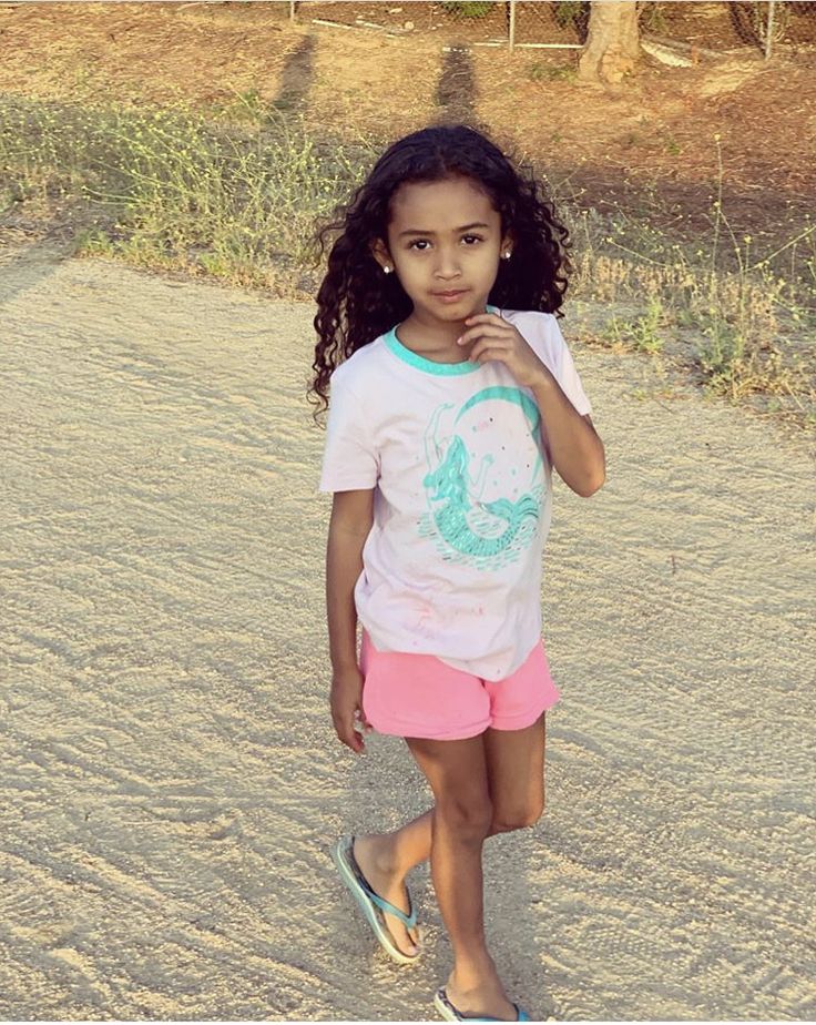 Chris Brown Kids, Royalty Brown, Chris Brown Daughter, Parent Goals, Tessa Brooks, Reggie Bush, Chris Brown Videos, Cute Mixed Babies, Short Curly Bob