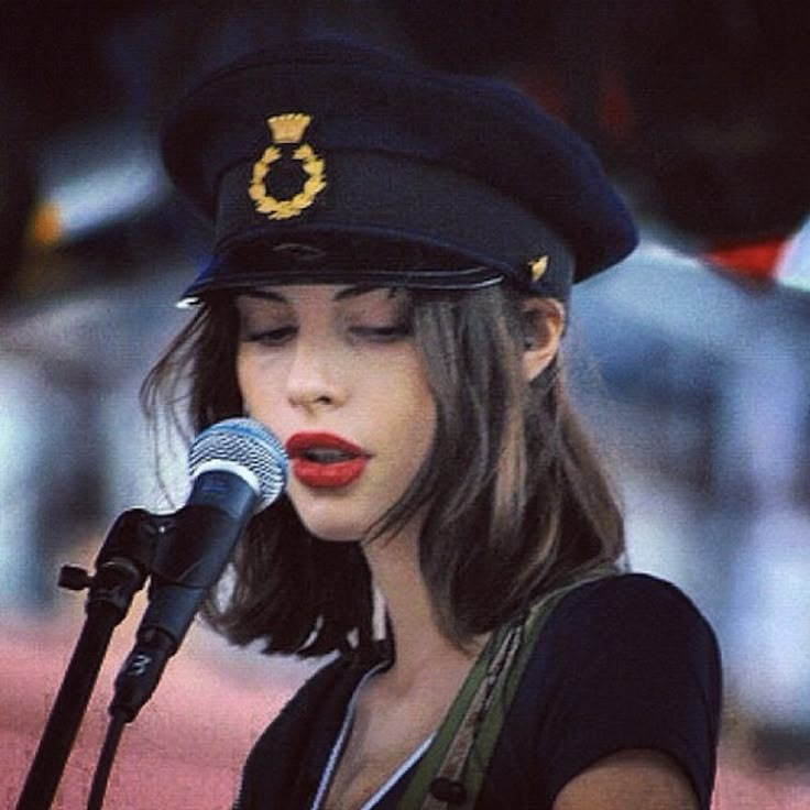 Kemp Muhl, Hippie Rock, Military Haircut, Photographie Portrait Inspiration, Mode Inspo, Grunge Hair, French Girl, Rock Style, Beauty Inspiration