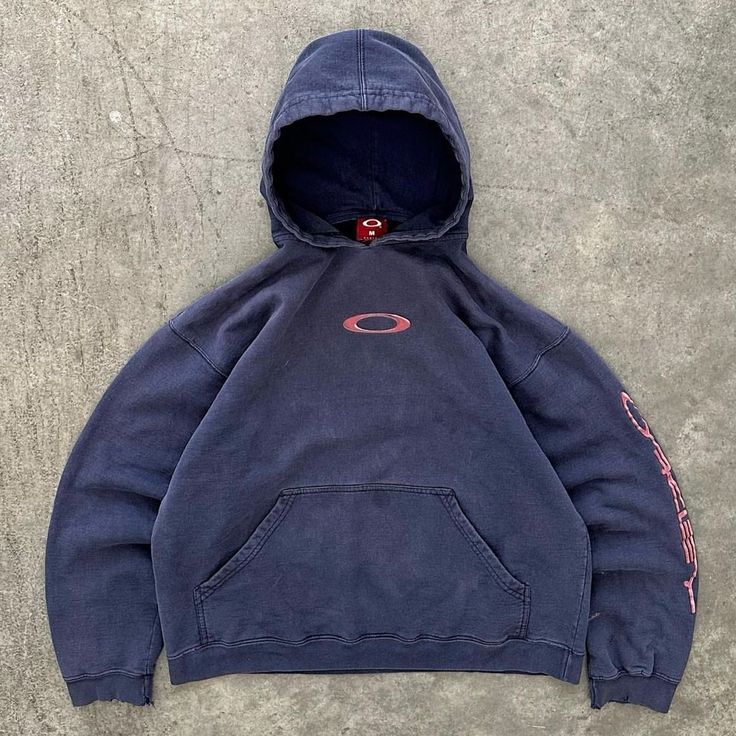 Vintage Oakley Clothes, Akimbo Hoodie, Oakley Clothes, Warm Outfit, Vintage Oakley, Comfortable Outfit, Private Company, Guys Clothing Styles, Fits Clothes