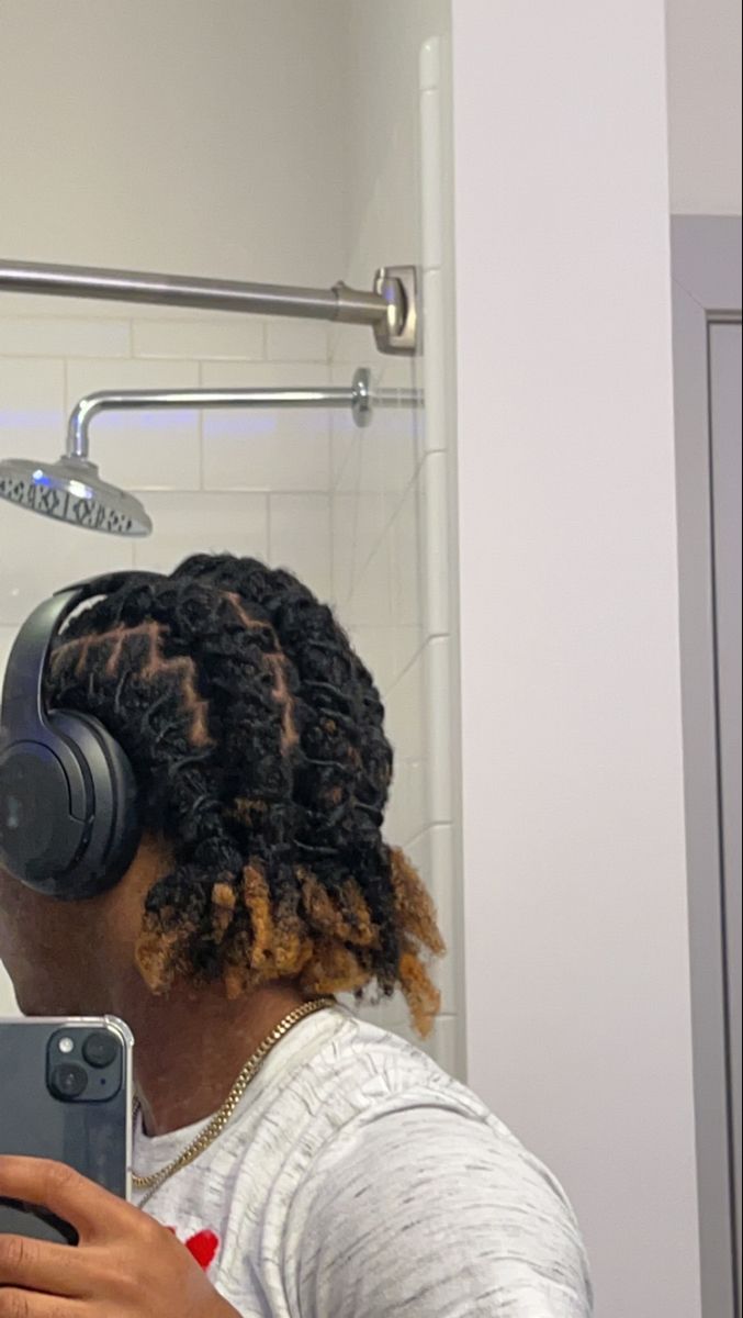 Half Up Half Down Barrel Twist Locs Men, Barrel Locs Men, Brick Parting Locs, Barrels Locs Men, Barrel Rolls On Locs Men, Medium Length Loc Styles Men, Male Locs Styles, Barrow Twist Dreads, Medium Length Dread Hairstyles For Men