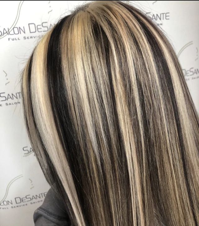 Bleach Brown Hair, Chunky Blonde Highlights, Skunk Hair, Y2k Hair, Hair Color Streaks, Hair Streaks, Dark Hair With Highlights, Dyed Hair Inspiration, Brown Hair With Blonde Highlights