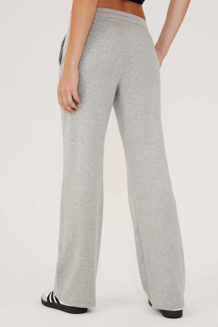 Designed for you next luxury spa experience or just lounging at home. The effortless fit and pure comfort these relaxed fit sweatpants are made from our super soft, ultra-luxe fleece. Pair it with the matching Warm Up Crop Sweatshirt. BEST FOR: Chilling out after running, yoga, CrossFit, barre, Pilates, cycling and spin class. Model is 5’10" and wears a size small. Gray Comfortable Pants With Comfort Waistband, Athleisure Straight Leg Bottoms For Relaxation, Solid Color Straight Leg Yoga Pants For Lounging, Comfort Stretch Straight Leg Yoga Pants For Loungewear, Heather Grey Relaxed Fit Bottoms For Loungewear, Solid Color Relaxed Sweats For Loungewear, Relaxed Solid Color Sweats For Loungewear, Relaxed Sweats For Loungewear, Straight Leg Sweats With Comfort Waistband For Loungewear