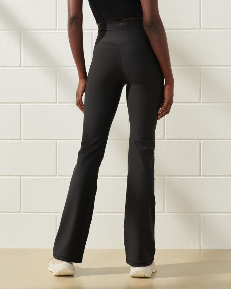 Our ultra high rise active flare leggings in our active sculptLUX fabric. Our sculptLUX fabric is compressive and supportive without being restrictive, as well as smoothing and sculpting without pinching. Features a smoothing double-layer waistband with no top seam, hidden interior waistband pocket and flattering v-shaped back seaming detail. Fitted High Rise Moisture-wicking Yoga Pants, High Rise Moisture-wicking Fitted Activewear, Moisture-wicking Fitted High Rise Activewear, Fitted High Rise Elastane Activewear, Mid-rise Fitted Go-dry Activewear, Fitted High Rise Sports Activewear, High Stretch High Rise Sporty Bottoms, 4-way Stretch Activewear For Sports, Go-dry Fitted Mid-rise Activewear