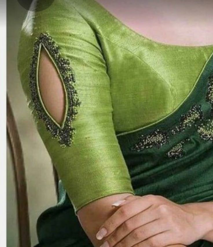 Slides Outfit, Cotton Blouse Design, Blouse Designs Catalogue, New Saree Blouse Designs, Latest Model Blouse Designs, Cutwork Blouse Designs, Blouse Design Images, New Blouse Designs, Sari Blouse Designs