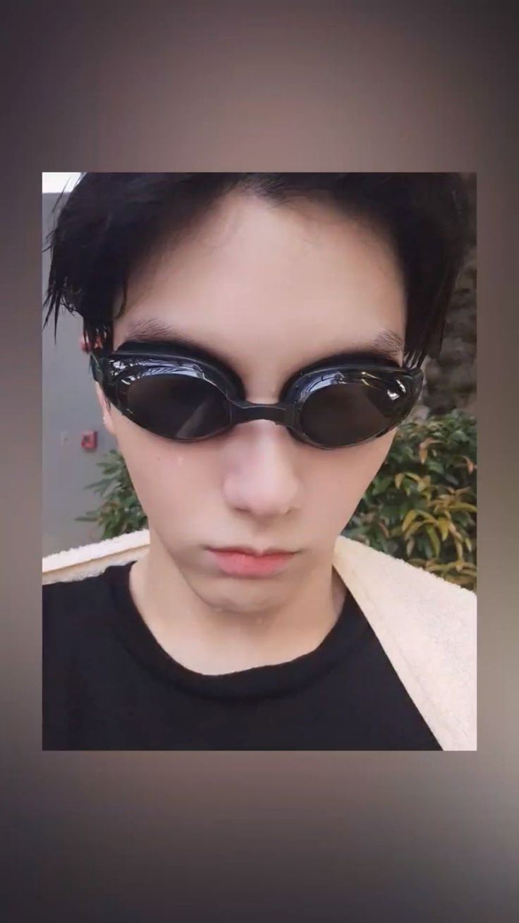 TXT - Soobin ready to swim in the Phillipines posted on Weverse and TXT Translations Twitter, captioned: [230820] #SOOBIN Weverse 🐰 taken at the swimming pool in the philippines… Aug. 19, 2023 Moa Collection, 17 Kpop, Txt Soobin, Deja Vu, Tomorrow X Together, بلاك بينك, The Dreamers, In This Moment, Quick Saves