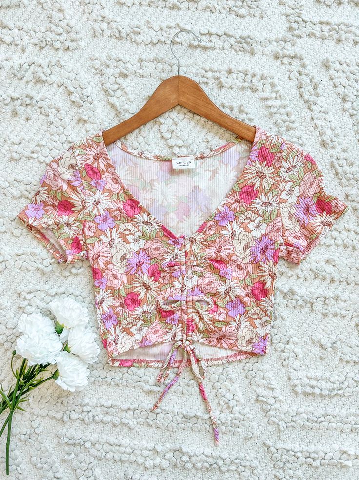 Sleeved Crop Top, Ashley Brooke, Ruched Top, Chic Top, Rock A, Short Sleeve Cropped Top, Floral Print Shorts, Style Gift, Show Off