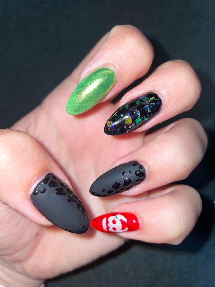 Toothless Nail Art, Toothless Nails, How To Train Your Dragon Nails, How To Train Your Dragon Nail Art, Httyd Halloween, Httyd Nails, Httyd Nail Designs, Dragon Nails Short, Dragon Nails