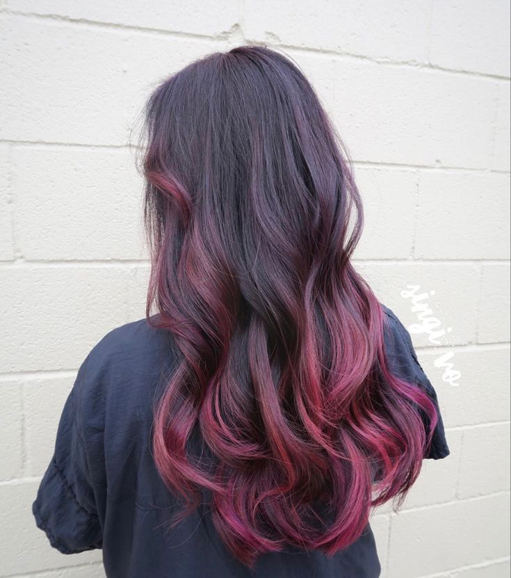 Berry Balayage, Colored Balayage, Subtle Hair Color, Violet Hair Colors, Hair Color Mahogany, Pink Ombre Hair, Magenta Hair, Short Hair Highlights, Short Ombre Hair